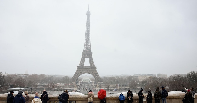 epa12629170 Torre Eiffel a Parigi, Francia  EPA/MOHAMMED BADRA