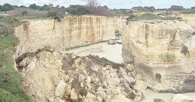 Il crollo. Il 15 febbraio si sbriciola nel Salento l’Arco degli innamorati
