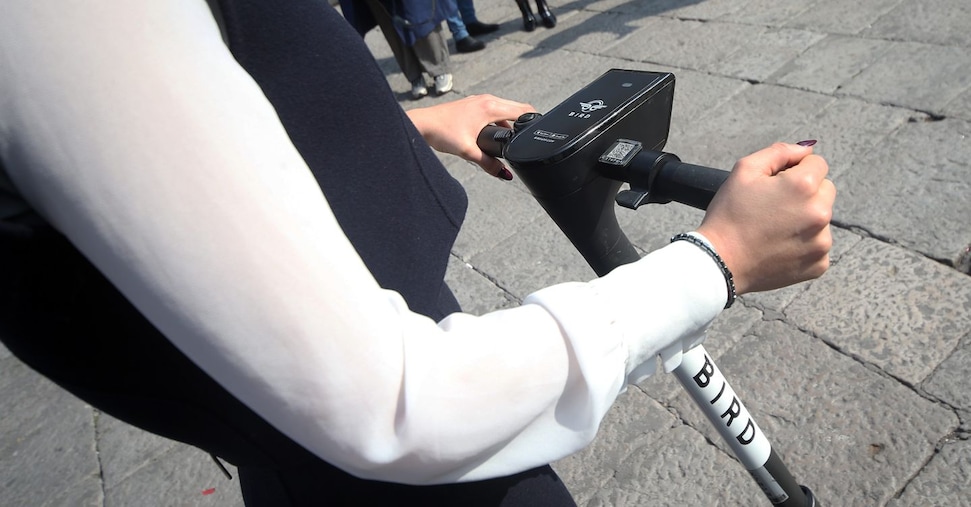 Stop ai monopattini a Firenze, il Tar non sospende la delibera