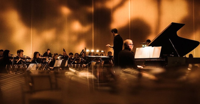 Max Richter, pianista e compositore, è il musicista scelto quest’anno dalla maison di Champagne Krug per creare una sintonia melodica alla potente annata 2008.