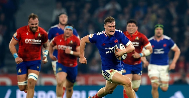 France's Emilien Gailleton breaks away from Italy's players during the Six Nations rugby union match between France and Italy in Lille, France, Sunday, Feb. 22, 2026. (AP Photo/Jean-Francois Badias)