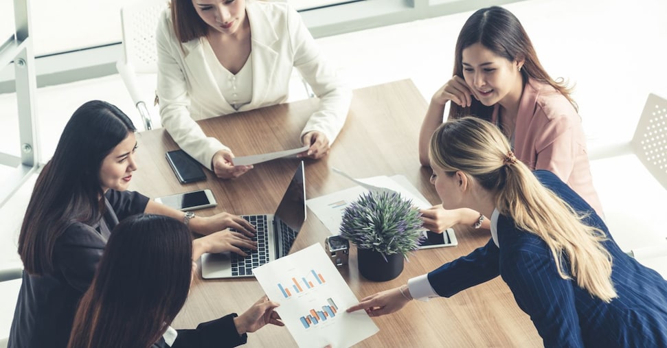 Più diplomate e laureate ma solo il 53% lavora, stipendi fino al 40% in meno e pensioni più basse del 46%