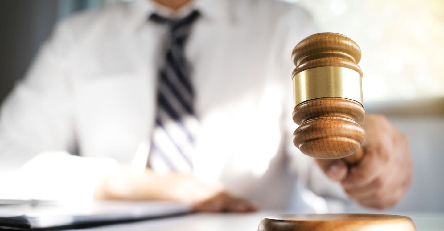 Amministratori giudiziari, limite di tre incarichi per la gestione aziendale