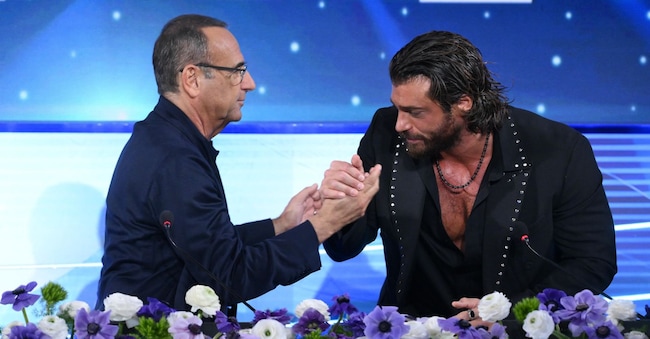 Sanremo: Carlo Conti in conferenza stampa con l’attore turco Can Yaman, co-conduttore della prima serata