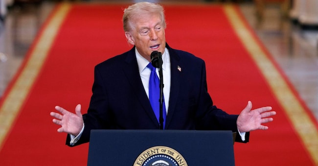  Il presidente degli Stati Uniti Donald Trump interviene durante la "Cerimonia in memoria delle famiglie degli angeli" alla Casa Bianca a Washington, DC, USA, il 23 febbraio 2026.  EPA/WILL OLIVER
