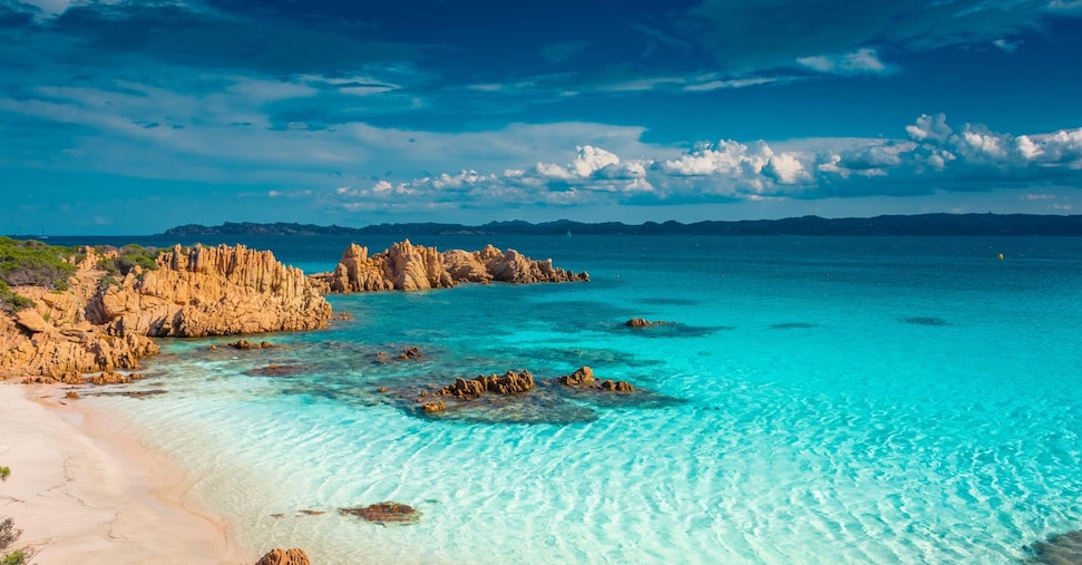 Sarà cancellata la “casa del guardiano” davanti alla spiaggia Rosa nell’Isola di Budelli