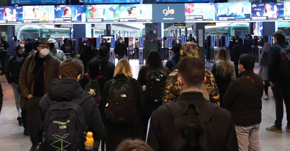 Trasporti, dal 26 febbraio tre giorni di sciopero: stop voli Ita e EasyJet, fermi treni FS, Italo e Trenord. Ecco fasce garantite e rimborsi