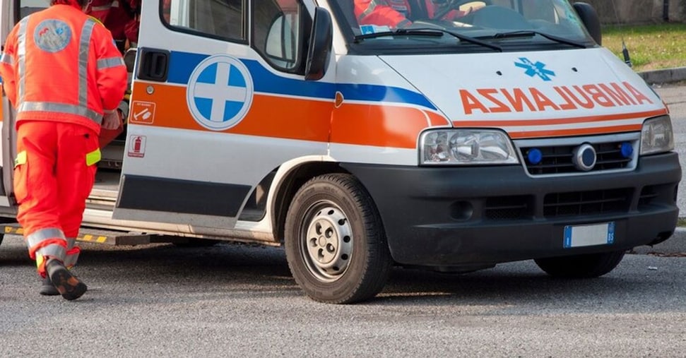 monfalcone cade dal tetto di un capannone e muore