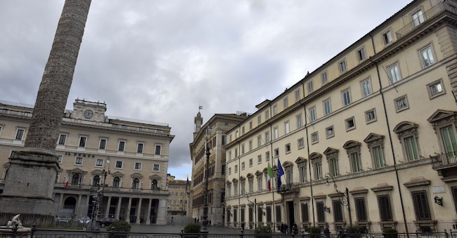 LARGO CHIGI PALAZZO