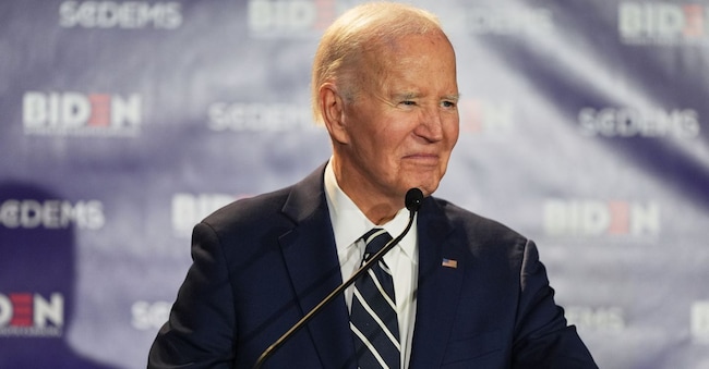 L'ex presidente Joe Biden parla al Partito Democratico della Carolina del Sud venerdì 27 febbraio 2026 a Columbia, Carolina del Sud (AP Photo/Matt Kelley)