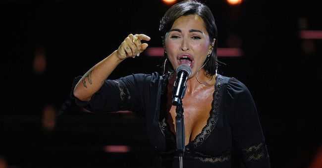 Serena Brancale si esibisce alla finale di Sanremo 2026