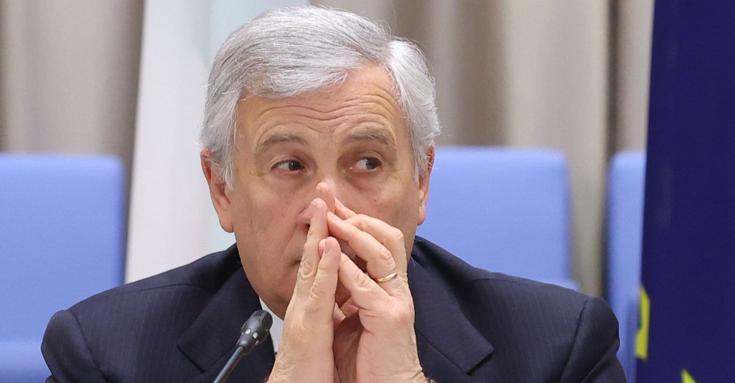 Tajani: non ci sono feriti tra gli italiani. Meloni: allentare la tensione