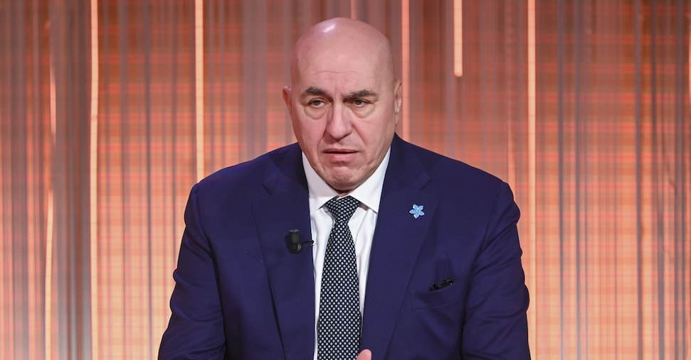 Crosetto, Big mama e le scolaresche: ansia per gli italiani bloccati a Dubai