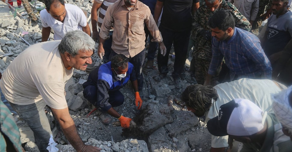 Mezzaluna Rossa Iran: «Salgono a 108 i morti nel raid su una scuola»