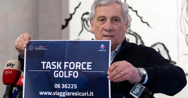 Il ministro degli esteri Antonio Tajani, durante la conferenza stampa alla Farnesina, annuncia la creazione di una Task Force Golfo e risponde alle domande sulla situazione in Iran e Medioriente. Roma, 1 marzo 2026. 
ANSA/MASSIMO PERCOSSI