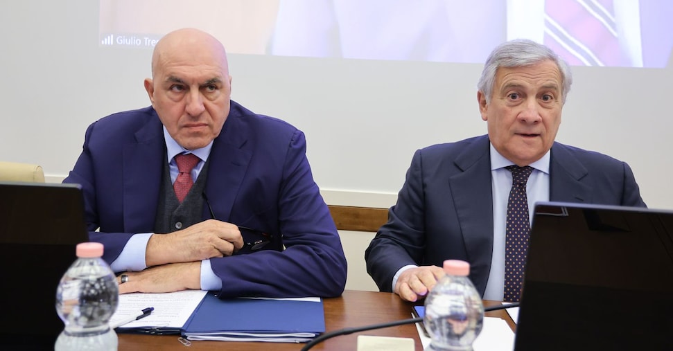 Iran, Tajani: domani rientreranno i 200 studenti minorenni; Crosetto avverte di possibili ripercussioni sui prezzi e aumento fino al 40% dei costi dei trasporti