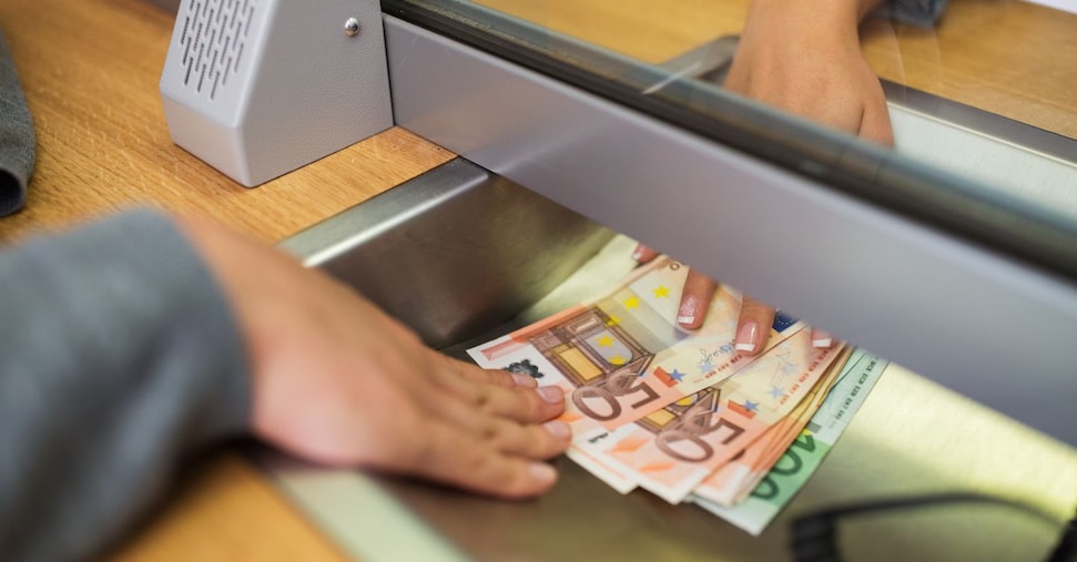 Sileoni alle banche: «I soldi ci sono, ma il 70% degli utili va agli azionisti. E’ l’ora di pensare ai lavoratori» Sileoni alle banche: «I soldi ci sono, ma il 70% degli utili va agli azionisti. E’ l’ora di pensare ai lavoratori»