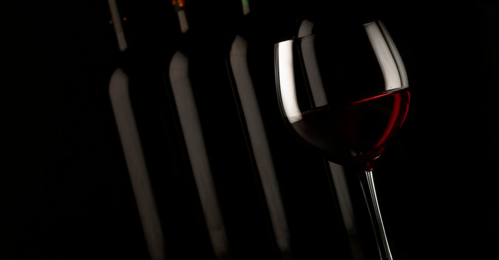 usavano uve non conformi ma vendevano il vino come dop e igp sequestrati 25 milioni di litri