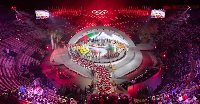 Un momento della cerimonia di chiusura delle Olimpiadi invernali di Milano Cortina 2026, realizzata da Filmmaster all’Arena di Verona 