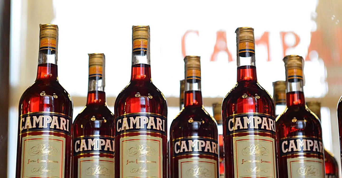Campari chiude il 2025 con ricavi a 3 miliardi e utile di 386 milioni