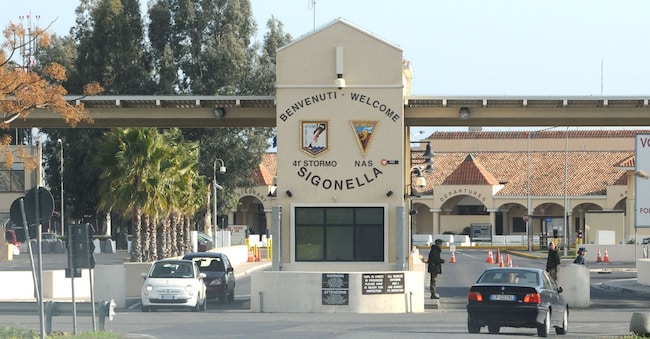 L'ingresso della base aerea di Sigonella.   (ANSA/Orietta Scardino)