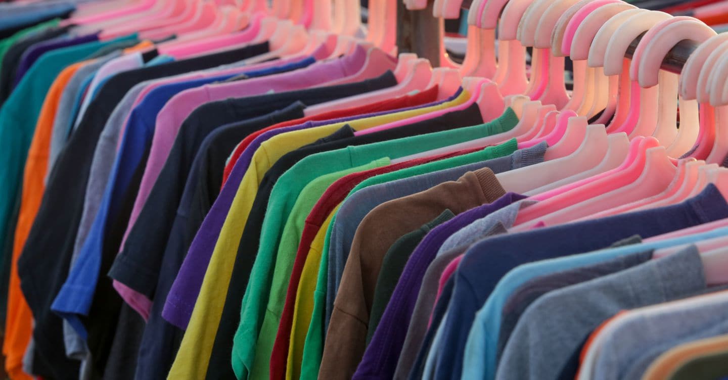 Economia circolare, sei consigli per ridurre l’impatto dei rifiuti tessili