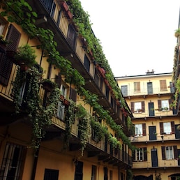 case di ringhiera sul naviglio pavese, milano, lombardia, italia