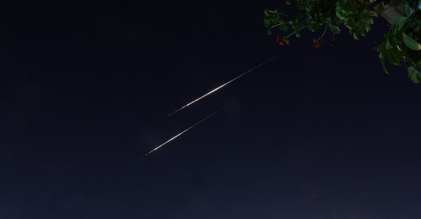 Tv Iran: «Abbiamo colpito con i droni la portaerei Lincoln». Trump: devo essere coinvolto nella scelta del successore di Khamenei