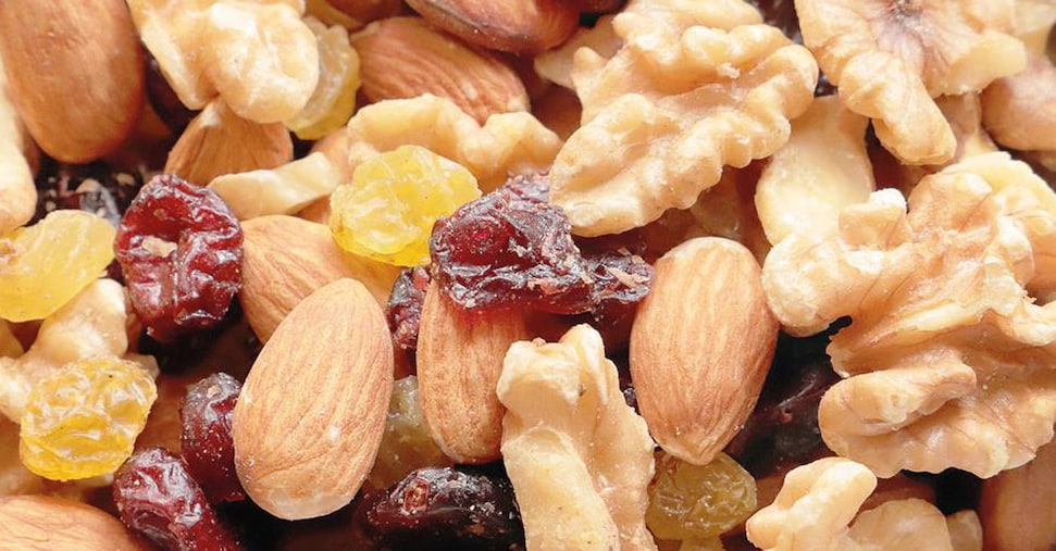 Italiani pazzi per la frutta secca: si moltiplicano i nuovi prodotti a base di noci e mandorle Italiani pazzi per la frutta secca: si moltiplicano i nuovi prodotti a base di noci e mandorle