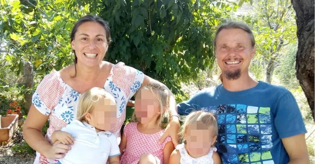 Uno scatto della famiglia anglo-australiana, che viveva nel bosco di Palmoli, in provincia di Chieti, pubblicato sul sito web della mamma, Caterine Louise Birmingham INTERNET / www.catherinelouisebirmingham.com