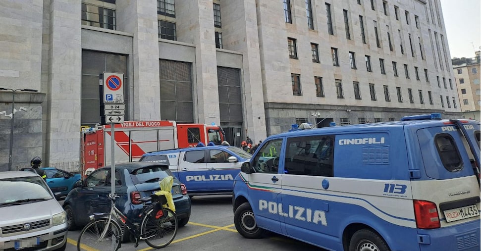 Allarme bomba al Palagiustizia di Milano, controlli in corso