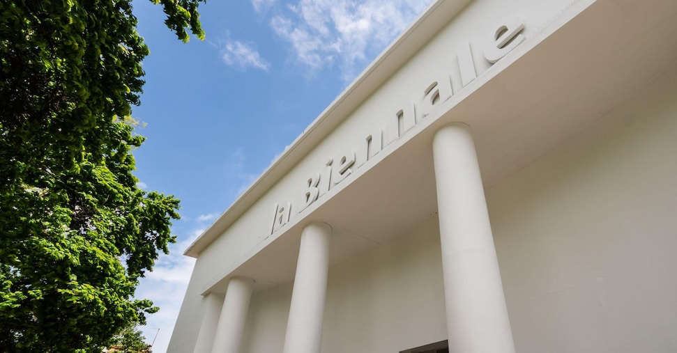 biennale di venezia polemica per il ritorno della russia kiev usano la cultura per influenza politica