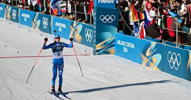 Il 15 febbraio 2026, Lisa Vittozzi  festeggia la vittoria nella gara di biathlon femminile di 10 km  ai Giochi olimpici invernali di Milano Cortina 2026, ad Anterselva, Italia.  EPA/MARTIN METELKO