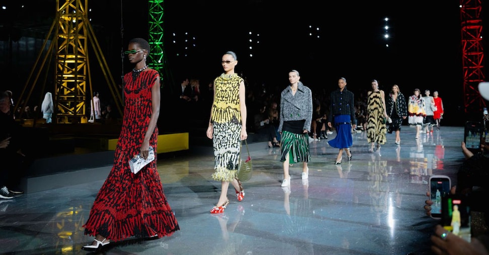 La nuova visione Ghesquière per Louis Vuitton e la rivoluzione sottile di Chanel