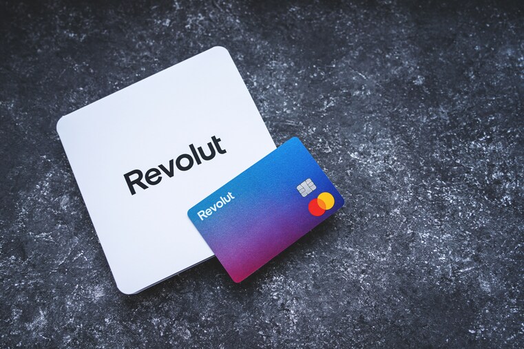 Revolut ottiene la licenza bancaria completa e rivoluziona i servizi nel Regno Unito