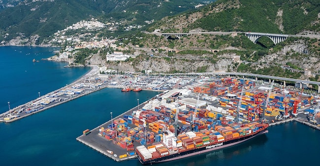 Il Salerno container terminal  rappresenta il maggiore terminal portuale attivo a Sud di Roma, a totale controllo italiano