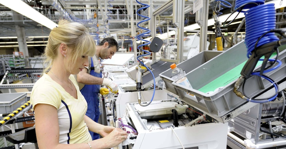 Istat, nel 2025 occupazione sale al 62,5%, disoccupazione giù al 6,1%