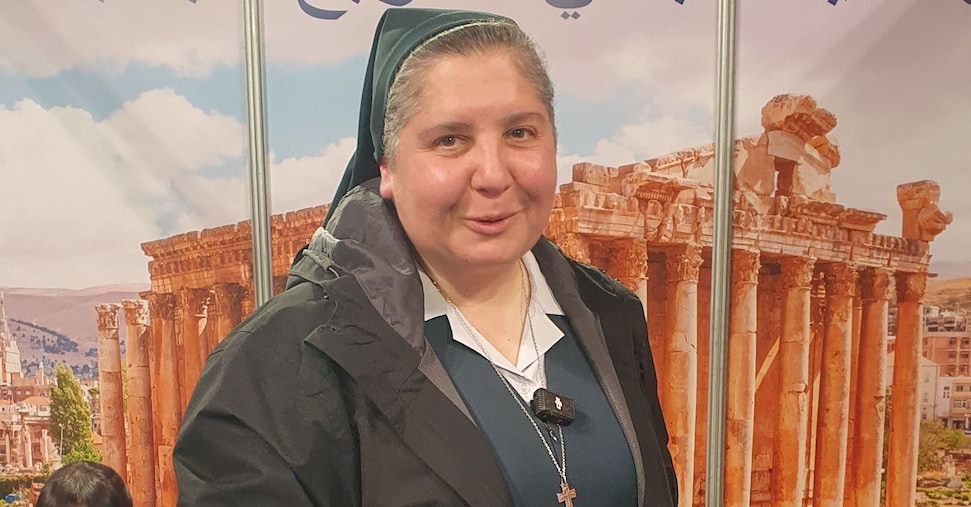 Libano sotto le bombe: suor Maya Beaubi e la scuola del Sacro Cuore tra guerra e speranza