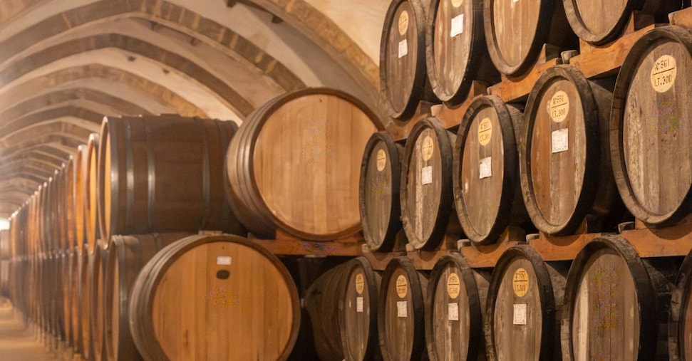 Il Marsala, così famoso e così sconosciuto: ecco perché è un vino storico e speciale