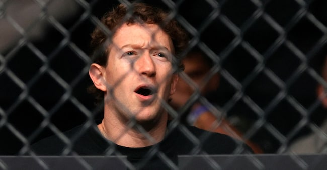 Mark Zuckerberg, fondatore, presidente e amministratore delegato di Meta Platforms, assiste a un incontro di arti marziali miste durante l'UFC 326, sabato 7 marzo 2026, a Las Vegas. (Steve Marcus/Las Vegas Sun via AP)      Associated Press/ LaPresse Solo Italia e Spagna