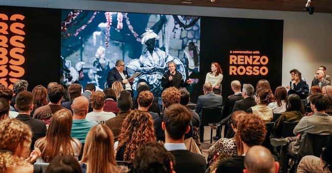 Il dean della Bologna Business School, Max Bergami (a sinistra), con Renzo Rosso e la professoressa Giulia Baschieri