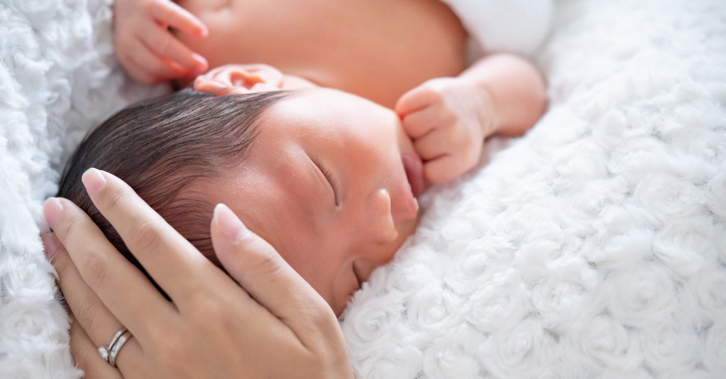 Neonati, sonno sicuro per la tutela della salute:  ecco il vademecum per una crescita equilibrata