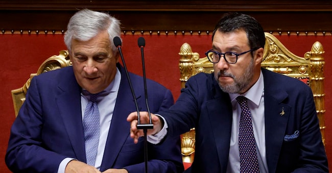 Il ministro degli Affari Esteri, Antonio Tajani (S) e il ministro dei trasporti, Matteo Salvini durante un question time al Senato. Forza Italia e Lega hanno posizioni divergenti sulle sanzioni Ue al petrolio russo