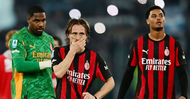 Calcio - Serie A - Lazio-Milan - Stadio Olimpico, Roma, Italia - 15 marzo 2026 Luka Modric del Milan appare abbattuto dopo la partita (REUTERS/Daniele Mascolo)