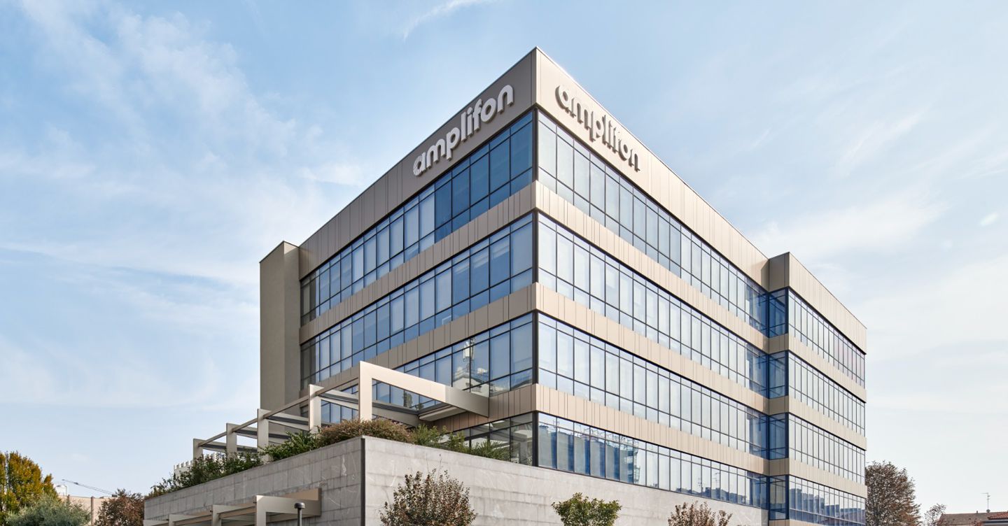 Crolla Amplifon dopo l'annuncio del deal Gn Hearing, operazione da 2,3 miliardi