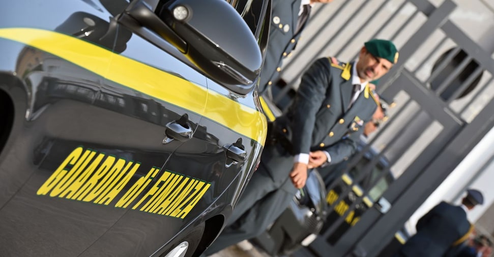 Gdf, sequestrati 80mila litri di gasolio di contrabbando