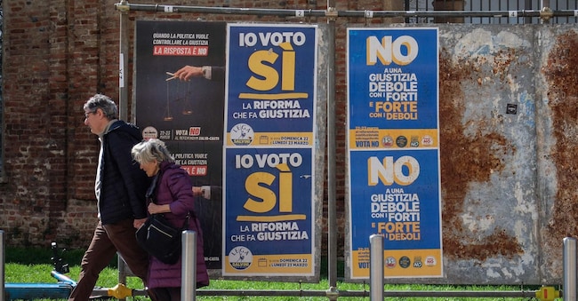 Manifesti per il referendum Giustizia del 22 e 23 marzo in città, Milano. (Ansa) ANSA