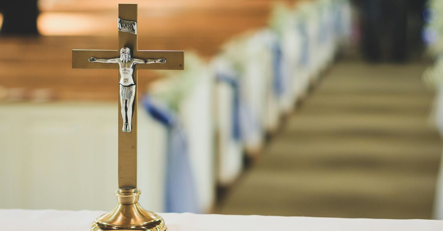 L’ente religioso non può licenziare chi rinnega la fede