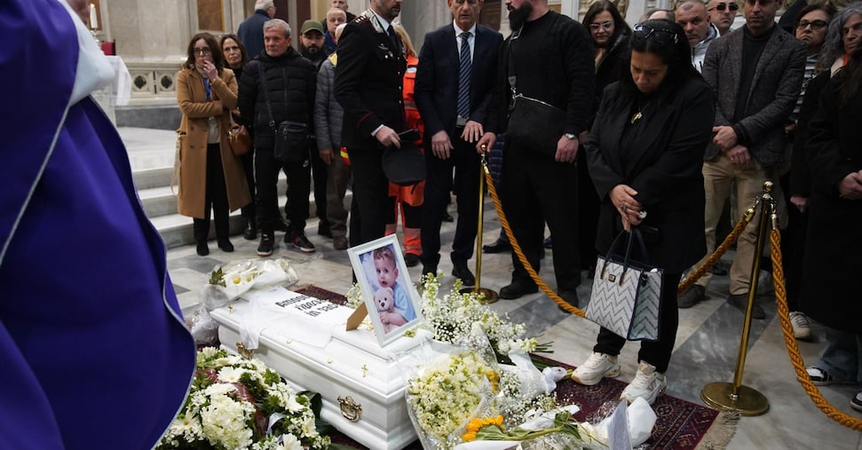 Morte del piccolo Domenico, due medici indagati anche per falso