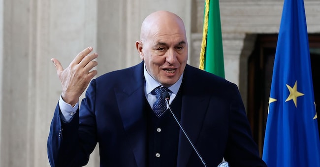 Il ministro della Difesa Guido Crosetto